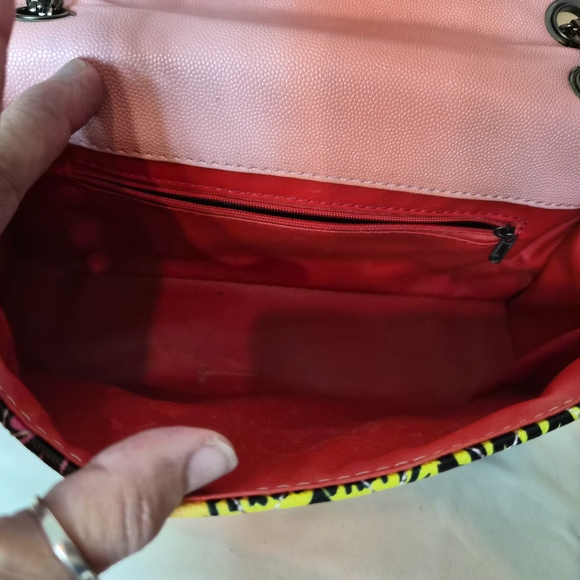 Colorful Graffiti Chain Strap Bag - Picture 7 of 8